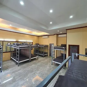 We Khaolak Hostel Khao Lak